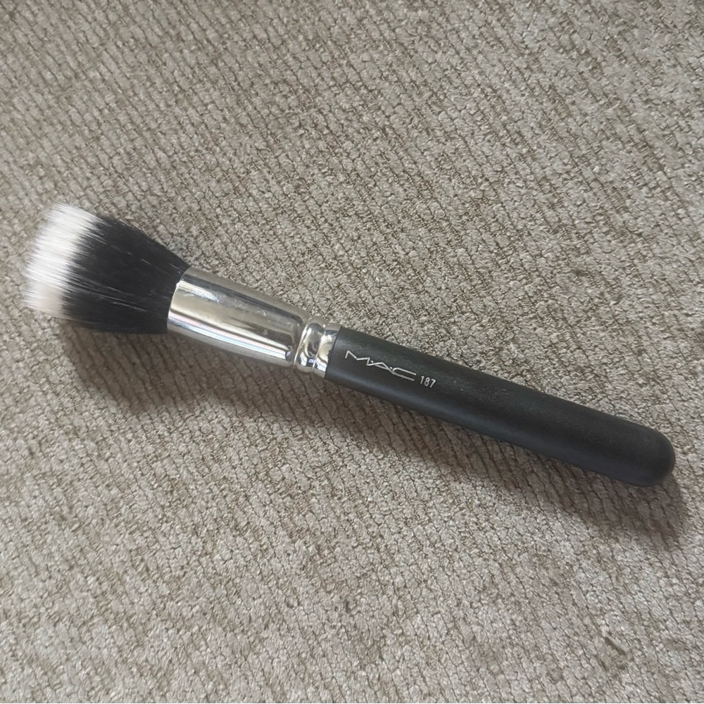 MAC Cosmetics 187 Duo Fibre Face Brush original discontinued